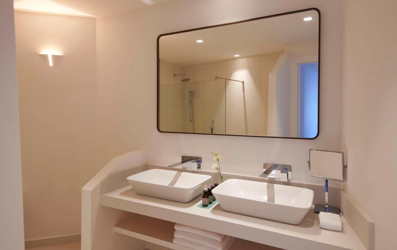 Baia Di Sardinia, Curio Collection By Hilton Resort Chia