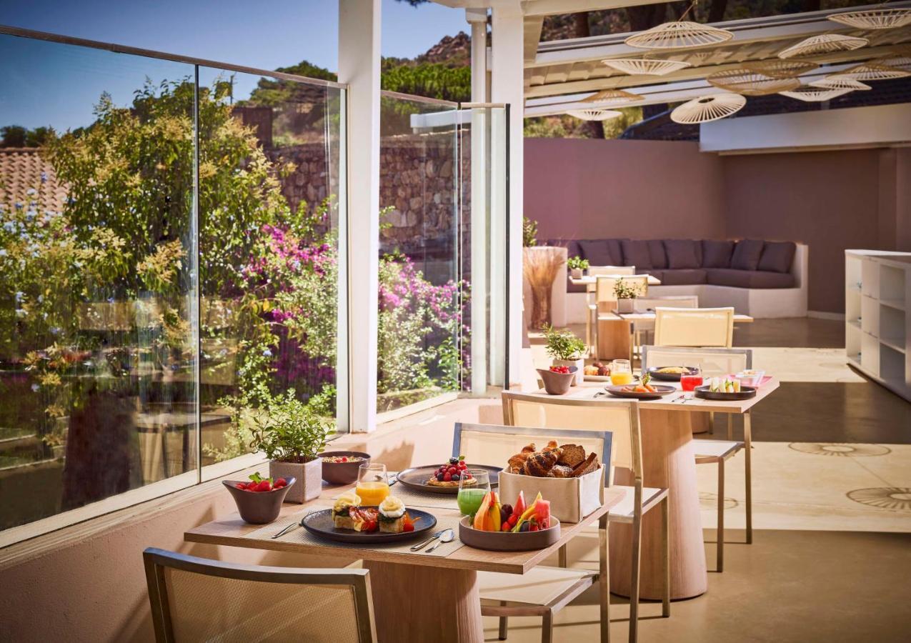 Baia Di Sardinia, Curio Collection By Hilton Resort Chia
