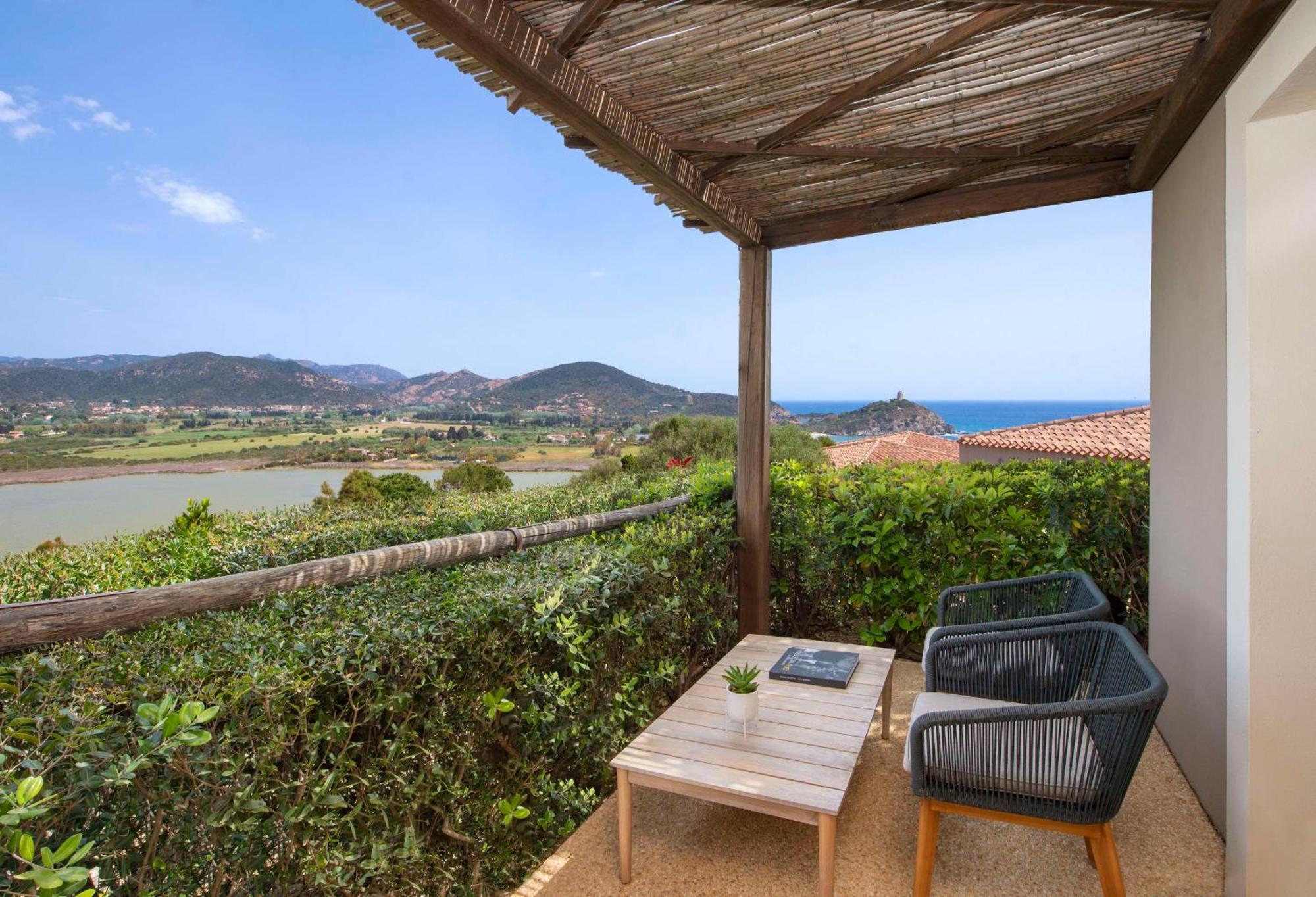 Baia Di Sardinia, Curio Collection By Hilton 5* Chia