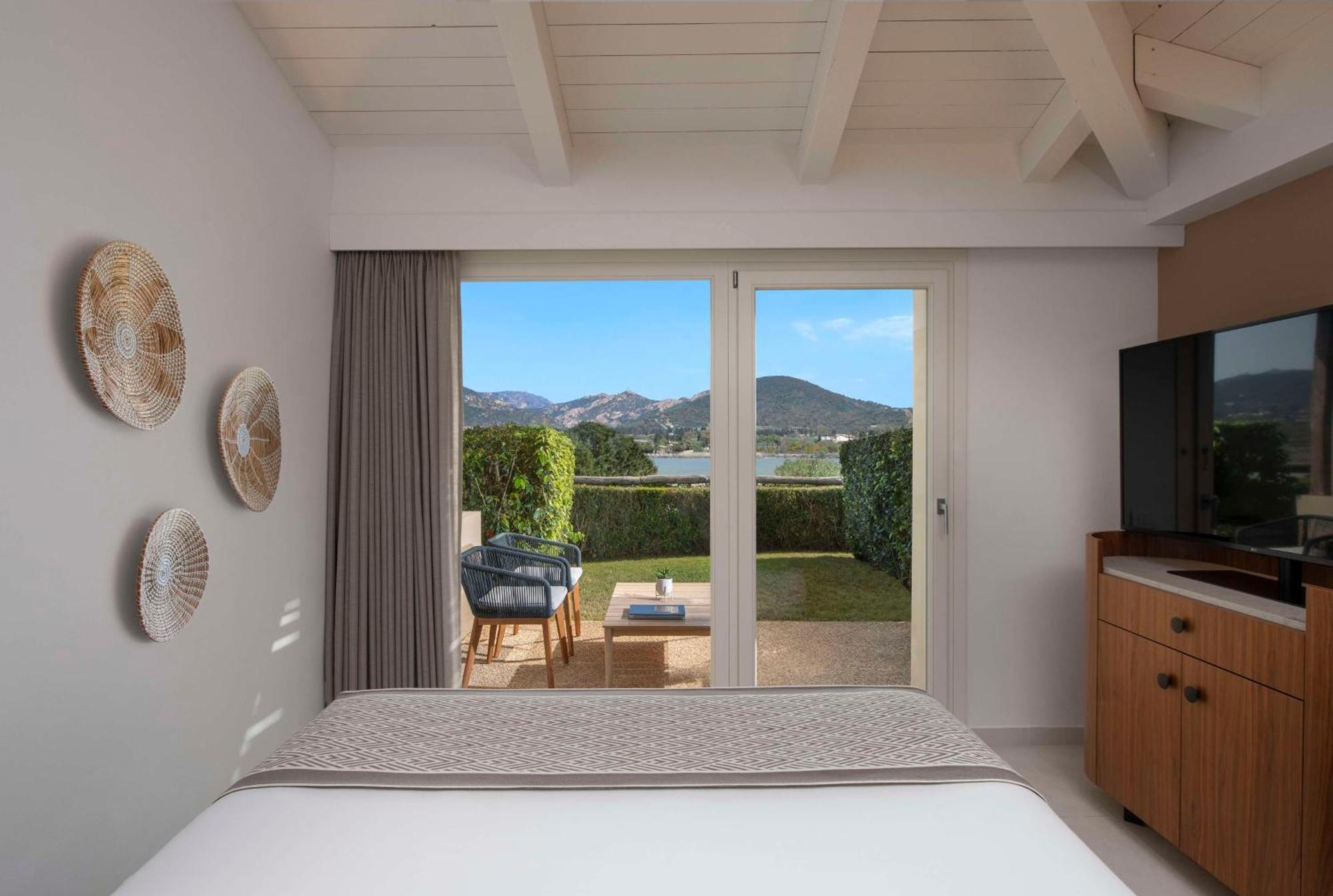 Baia Di Sardinia, Curio Collection By Hilton 5*