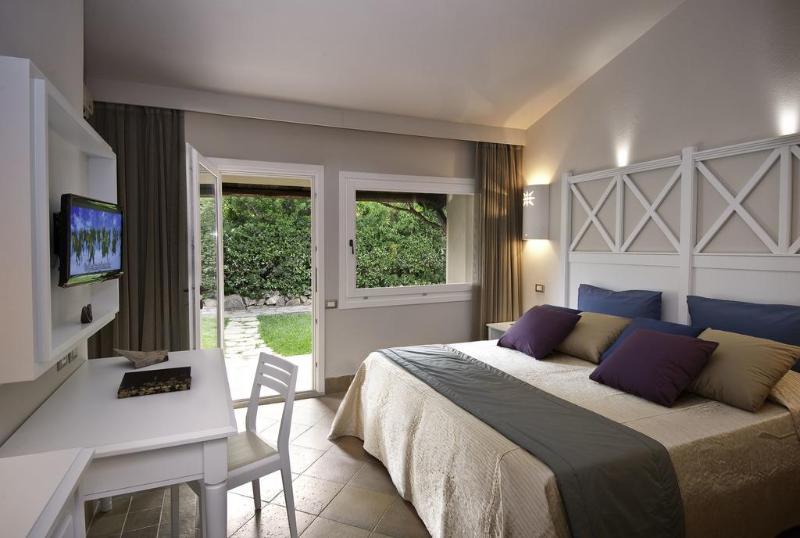 Baia Di Sardinia, Curio Collection By Hilton 5* Chia