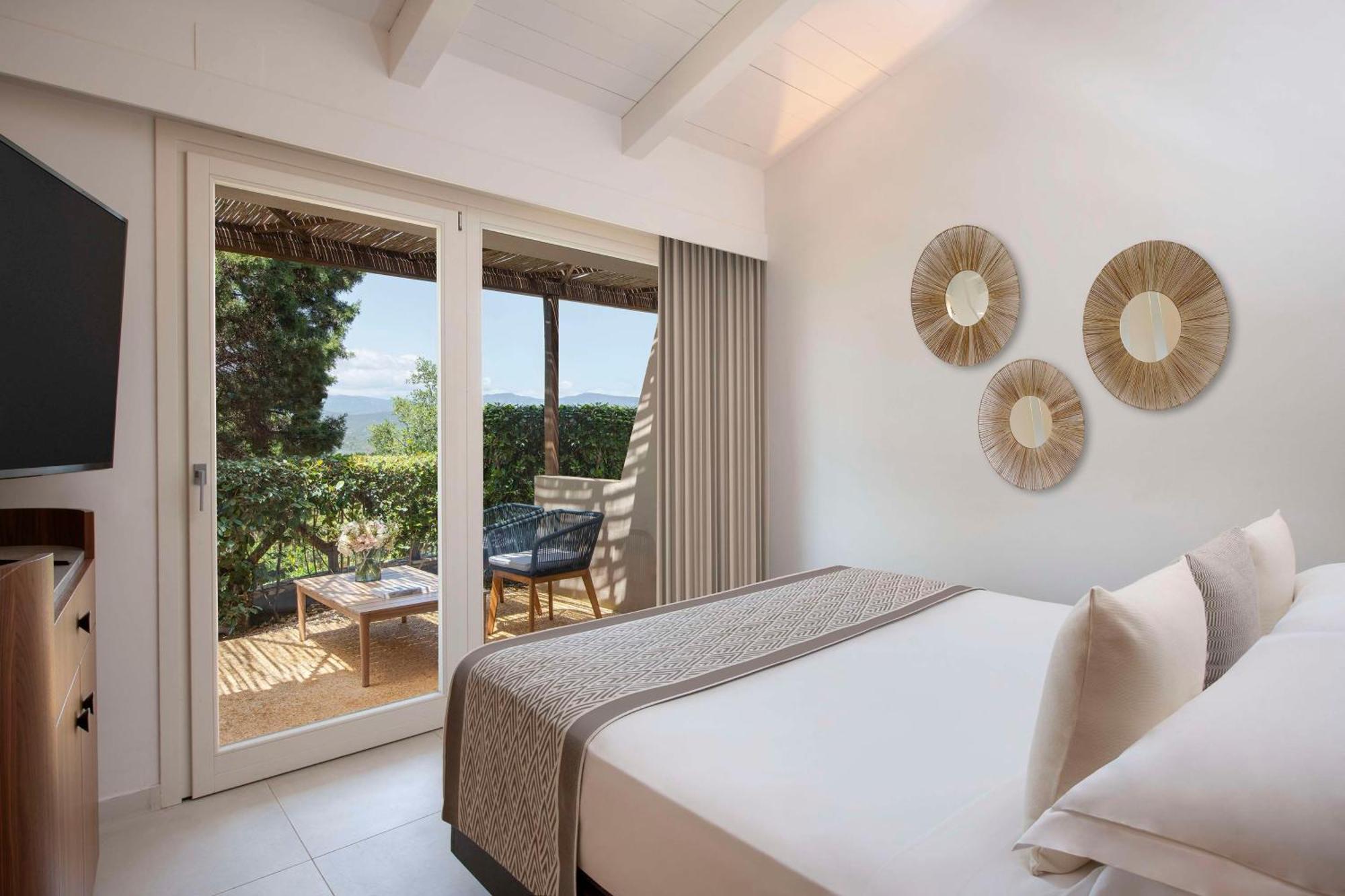 Baia Di Sardinia, Curio Collection By Hilton 5* Chia