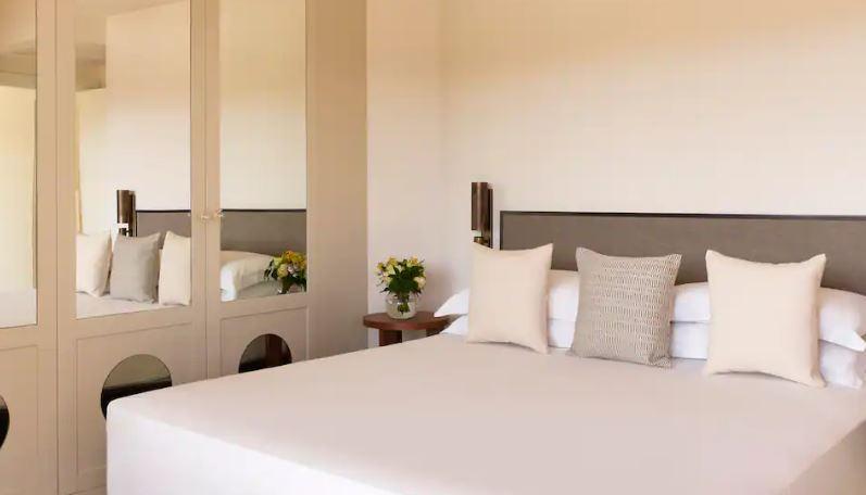 Resort Baia Di Sardinia, Curio Collection By Hilton
